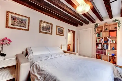 Biblioteca nell'appartamento