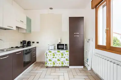Cucina o angolo cottura di Casa di Chiara vicino Venezia e Aeroporto VCE