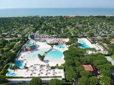 Piscina di Victoria Mobilehome in Union Camping Cavallino o nelle vicinanze