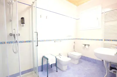 Bagno di Cosy Apartment in Romano D'Ezzelino with Private Garden