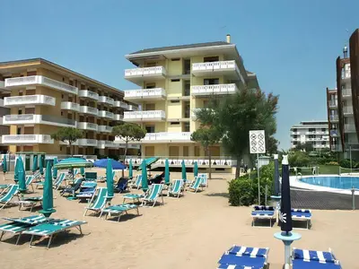 Piscina di Apartments in Lido di Jesolo 25357 o nelle vicinanze