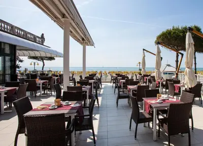 Vista generica sul mare o vista sul mare dall'interno dell'hotel