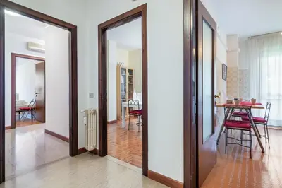 Planimetria di GuestHost - San Antonio Garden Flat with Terrace