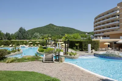 Piscina di Galzignano Resort Terme & Golf - Hotel Sporting o nelle vicinanze