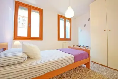 Letto o letti in una camera di Venice 410 San Polo Roky wifi center city