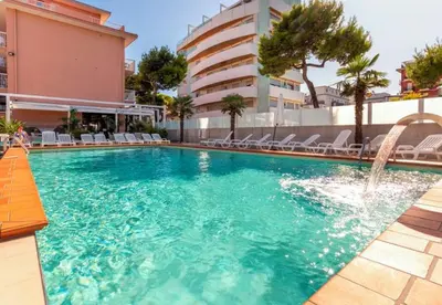 Piscina di HOTEL D'ANNUNZIO o nelle vicinanze