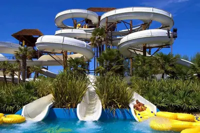 Piscina di Cà del Mar rustico a Jesolo con giardino e piscina privati ad uso esclusivo # o nelle vicinanze