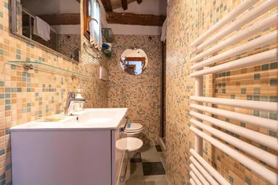 Bagno di Casa Violante