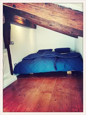 Letto o letti in una camera di Hideaway Biennale