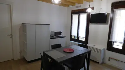 Cucina o angolo cottura di CASA MODERNA A DUE PASSI DA RIALTO