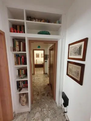 Biblioteca nell'appartamento