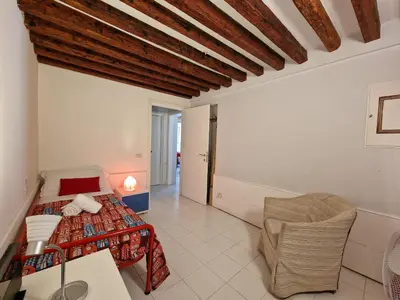 Area soggiorno di Veneziacentopercento Ca' Riello Apartment