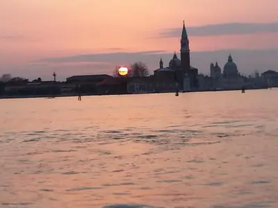 Alba o tramonto visti dall'interno dell'appartamento o dai dintorni
