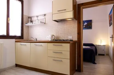 Cucina o angolo cottura di Veneziacentopercento San Pietro Apartment