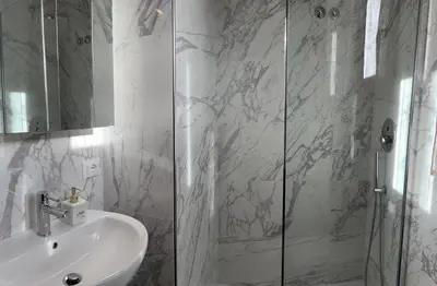 Bagno di TINTORETTO 4, 3 GRANDI CAMERE DA LETTO, 2 BAGNI