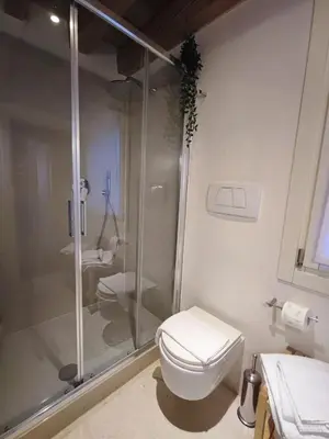 Bagno di Romantic Sky Apartment