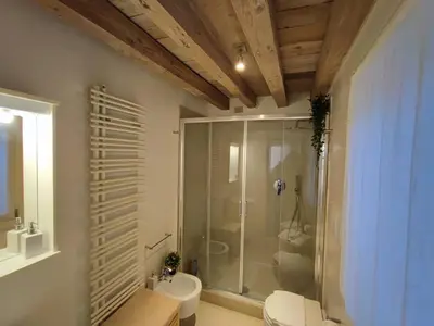 Bagno di Romantic Sky Apartment