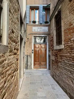 Facciata o entrata di REGINA - ROMANTIC STUDIO near RIALTO