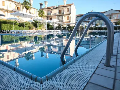 Piscina di Cozy flat in a bright residence-Beahost o nelle vicinanze