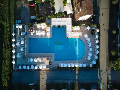 Piscina di Cozy flat in a bright residence-Beahost o nelle vicinanze