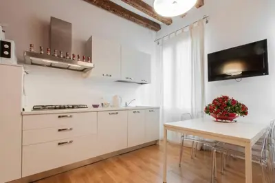 Cucina o angolo cottura di CA MARIA IN ST MARK AREA