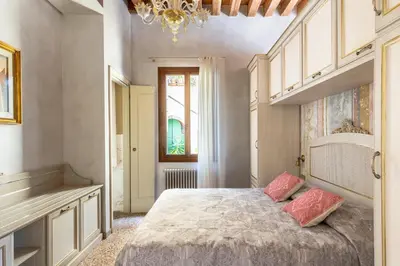 Letto o letti in una camera di Ca' Cappello Venice Apartment 1 with Canal View