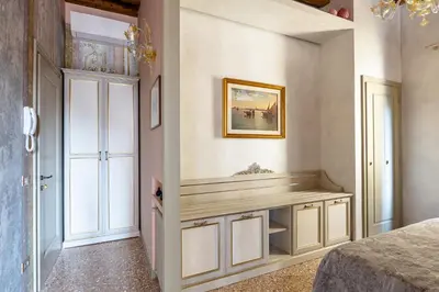 Letto o letti in una camera di Ca' Cappello Venice Apartment 1 with Canal View