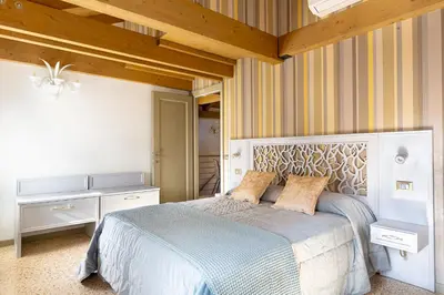 Letto o letti in una camera di Ca' Cappello Venice Apartment 2 with Canal View