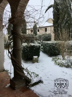 Agriturismo Borgo Buzzaccarini Rocca di Castello durante l'inverno