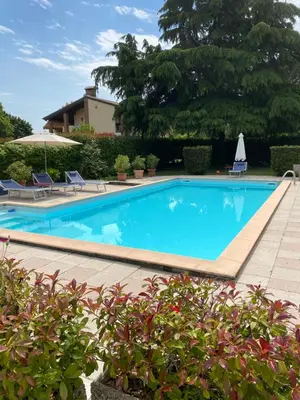 Piscina di Villa Stefania Asolo piscina e biliardo o nelle vicinanze