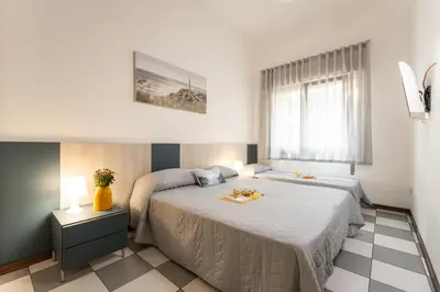 Letto o letti in una camera di Appartamenti Casa De Lazzari - Piazza Brescia - Adria Holiday Jesolo - FAMILY APARTMENTS