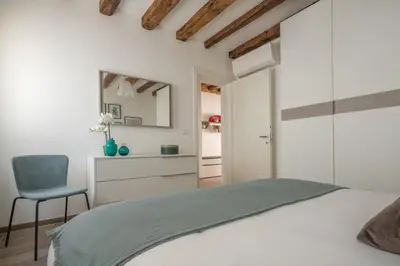 Letto o letti in una camera di San Giacomo dall'Orio Garden Apartment R&R