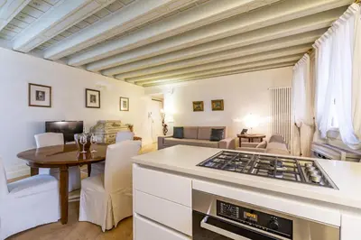 Cucina o angolo cottura di Gondola Luxury - Campo Santi Filippo e Giacomo by Wonderful Italy
