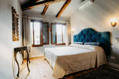 Letto o letti in una camera di Casa Virginia direct at the canal Cannaregio with own roof terrace