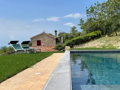 Piscina di Villa degli ulivi by Holiday World o nelle vicinanze