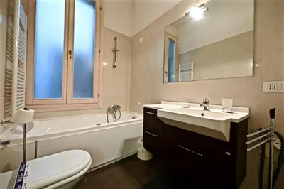 Bagno di Chandeliers Apartment