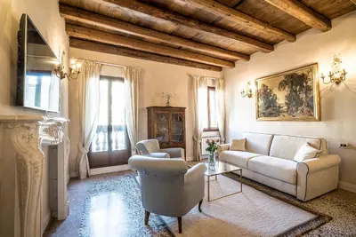 Area soggiorno di Palazzo Veneziano direct at the canal with roof terrace