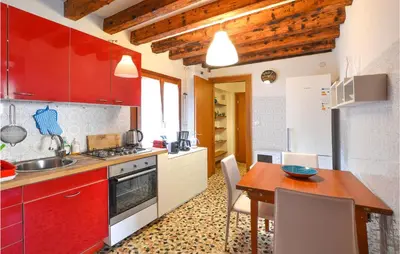 Cucina o angolo cottura di Lovely Apartment In Venezia With Wifi