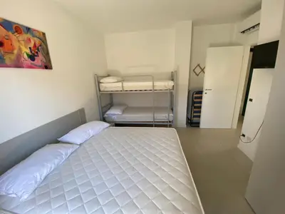 Letto o letti in una camera di RESIDENCE QUITO PIAZZA MAZZINI 150m dal mare e vicino Pista Azzurra
