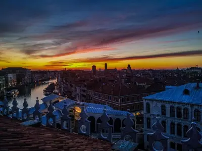 Alba o tramonto visti dall'interno dell'appartamento o dai dintorni