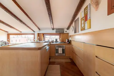 Cucina o angolo cottura di Penthouse with Rooftop Terrace and 360 Views of Venice - Venice5th