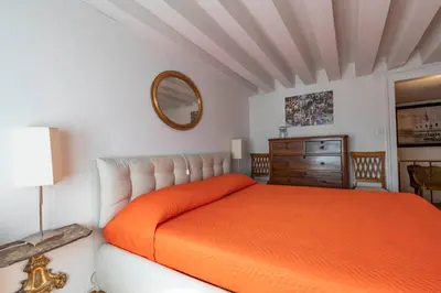 Letto o letti in una camera di Ca’ Cappello Venetian Apartment M02074212072