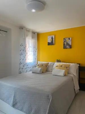 Letto o letti in una camera di LAGUNA BLU Camera SOLE con terrazza panoramica in comune