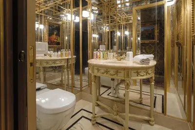 Bagno di Palazzo Ca' Bernardo By Francesco Molon