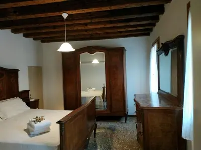 Letto o letti in una camera di Ca Marga Cannaregio - Central Venetian Style 2 bedroom apartment