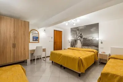 Letto o letti in una camera di Villa Albertina