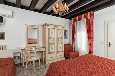 Letto o letti in una camera di Villa Albertina