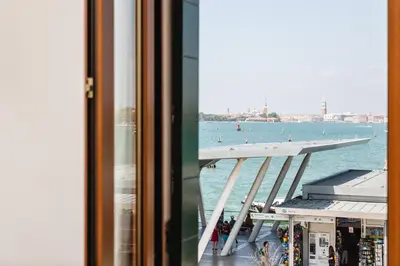 Vista generica sul mare o vista sul mare dall'interno dell'hotel
