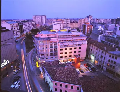 Vista generica su Mestre o vista sulla città dall'interno dell'hotel