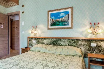 Letto o letti in una camera di Hotel Venezia